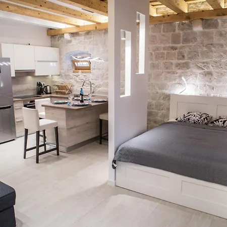Limestone Heritage House 4* Trogir