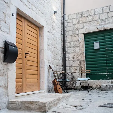Hotel apartamentowy Limestone Heritage House
