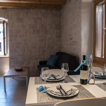 Limestone Heritage House Apart Otel Trogir