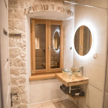Limestone Heritage House 4*