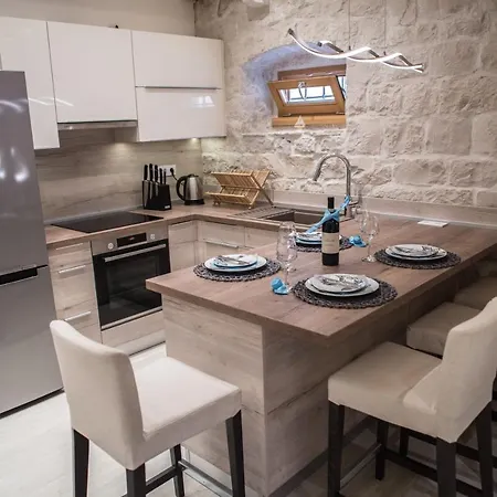 Limestone Heritage House 4* 트로기르