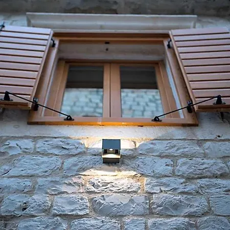 Limestone Heritage House טרוגיר
