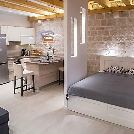 Aparthotel Limestone Heritage House Trogir