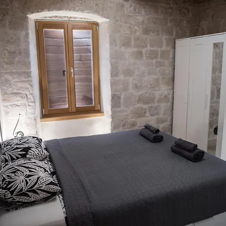 Limestone Heritage House Apartahotel